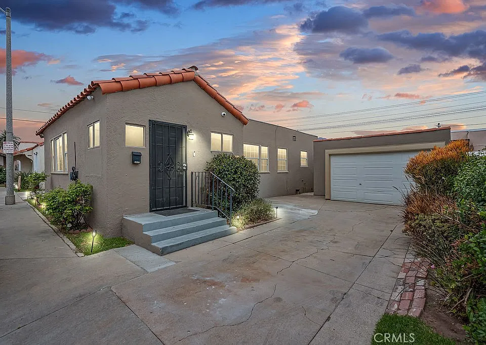 1515 E Walnut Way