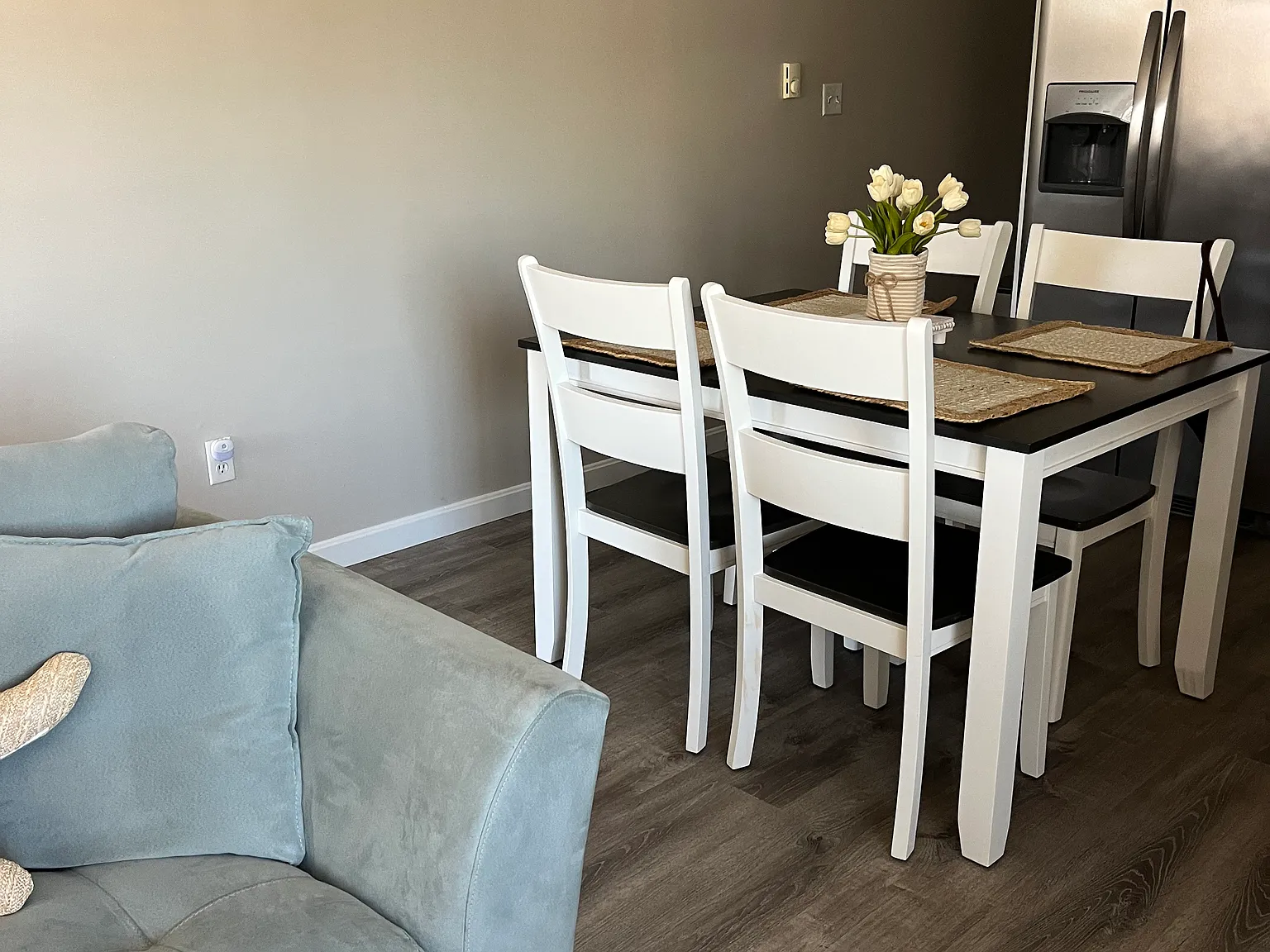 3 bed, 900 sqft, $2,200 — Photo 4