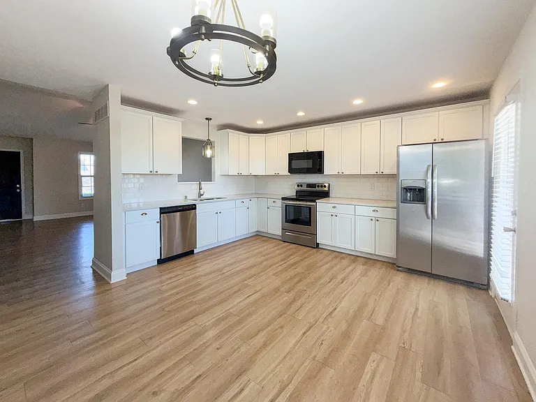 1140 Orchard Dr — Photo 4