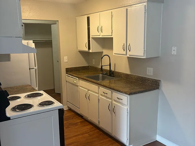 Prospect Pointe Apartments — Photo 71