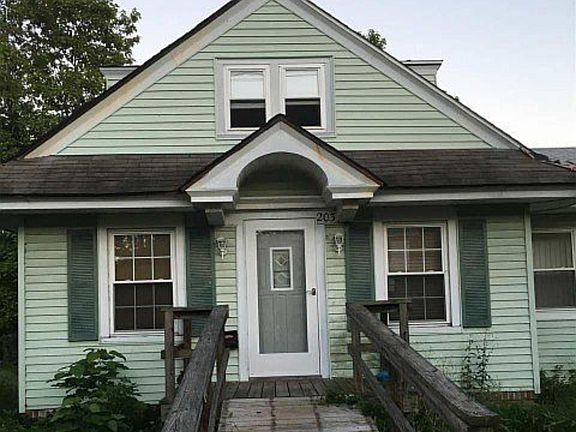 3rd image of 201-203 Cedar St
