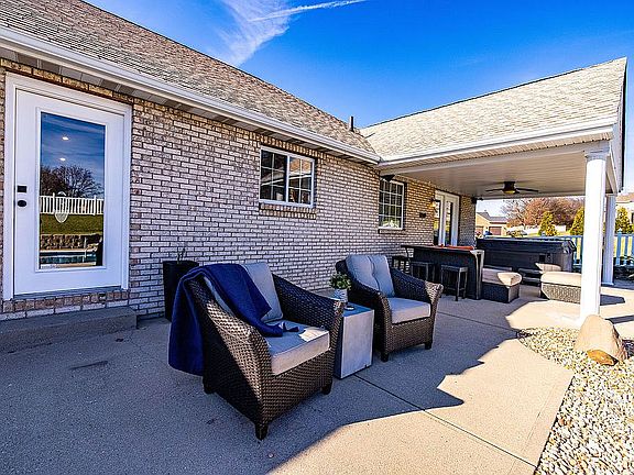 4th image of 7580 Providence Woods Ct