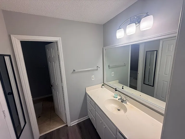 9501 Pondside Ln — Photo 14