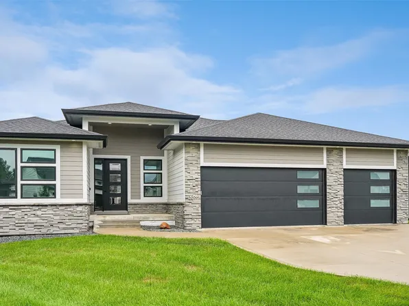 5006 148th Cir, Urbandale, IA 50323