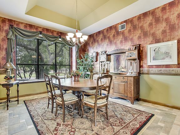 4th image of 9536 Majestic Oak Cir