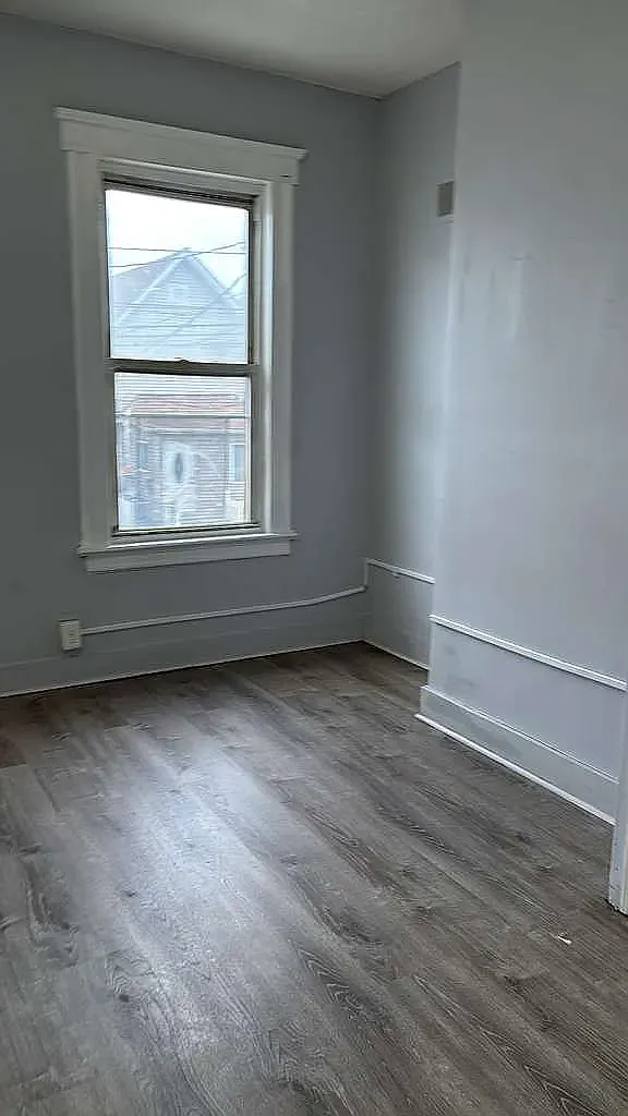 3 bed, 1000 sqft, $2,099 — Photo 4