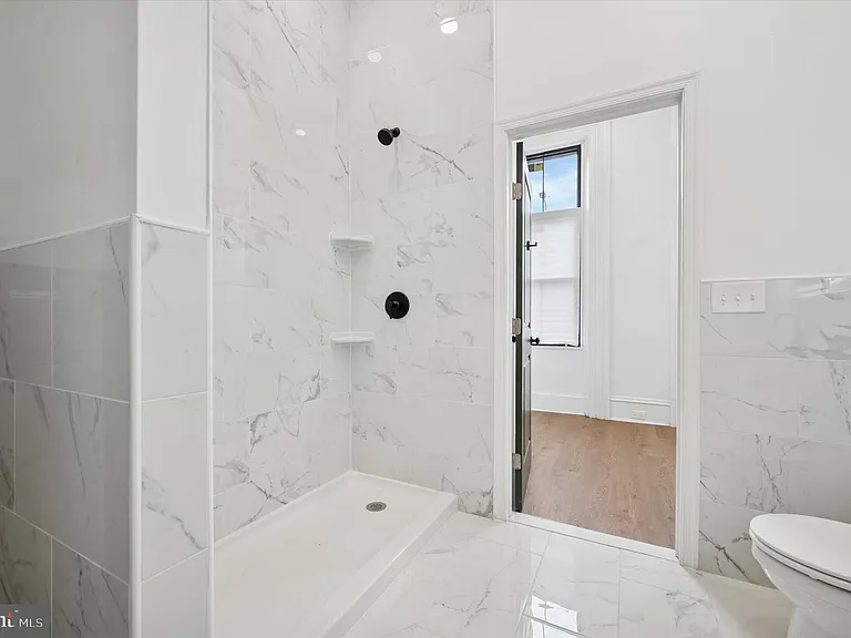 1637 W Girard Ave #1 — Photo 8