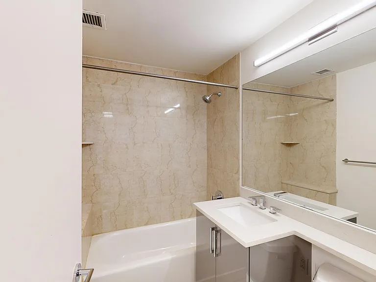 10 Hanover Square — Photo 122
