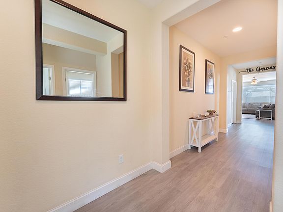 4th image of 1412 Greenbrier Drive