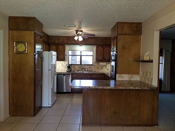 2nd image of 4134 Huntington Ln