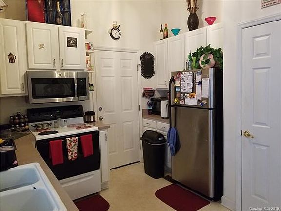 4th image of 5605 Glen Cove Dr #A