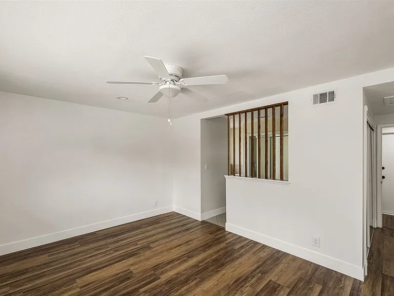 938 S Chaucer St — Photo 16