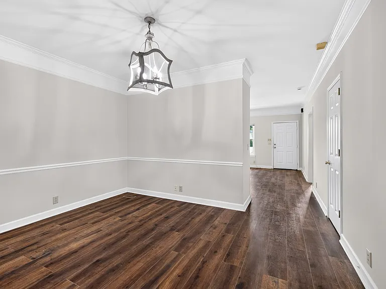 1215 Carriage Park Dr — Photo 6
