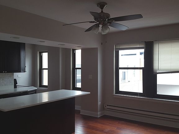 3rd image of 1211 N La Salle St #403