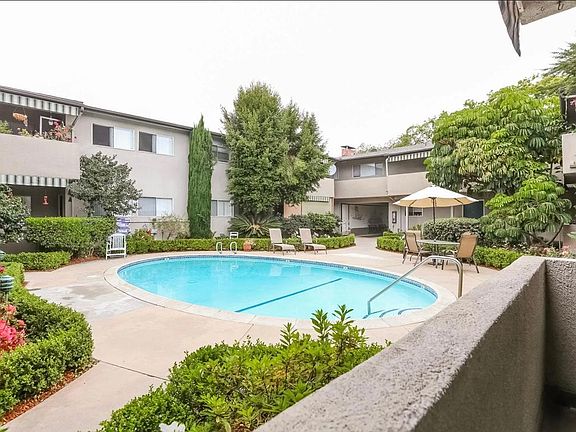 3rd image of 904 W Huntington Dr APT 3