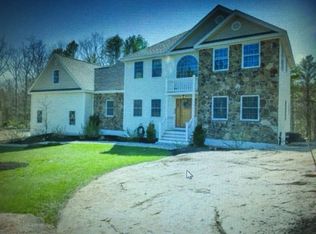254 Pine Hill Rd, Cape Neddick, ME 03902
