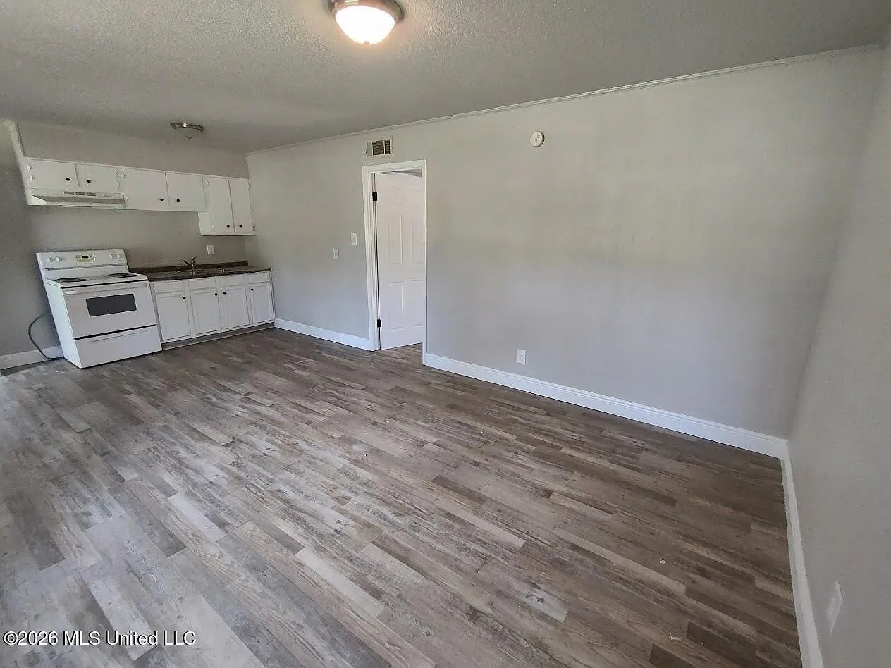 1 bed, 1.0 bath, 2025 sqft, $750 — Photo 3