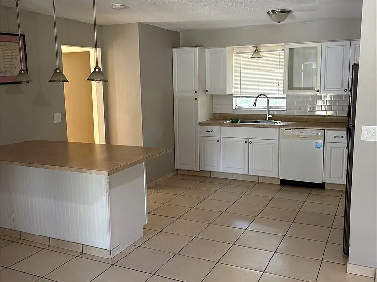 102 Oak Dr — Photo 2