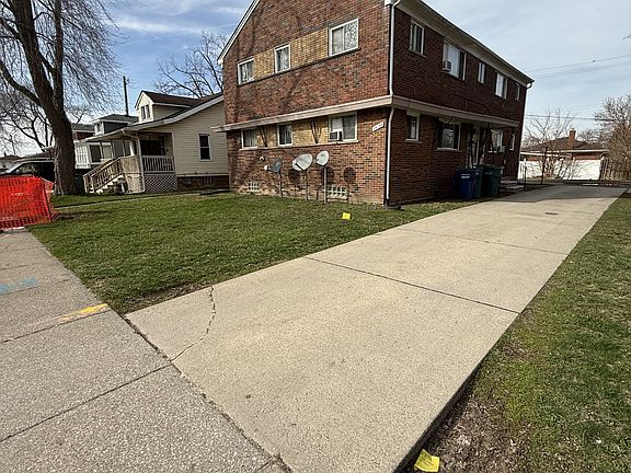 2nd image of 1454 Russell Ave APT 1-3
