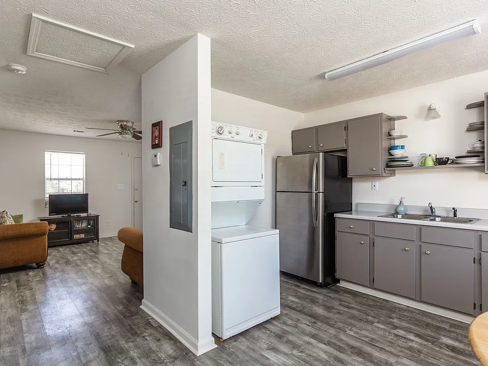 Banks Crossing Apartments