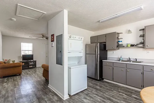 Banks Crossing Apartments Photo 1