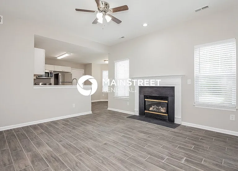 3718 Bullard St — Photo 4