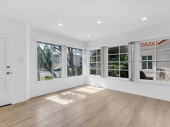 3rd image of 1122 S Shenandoah St #1