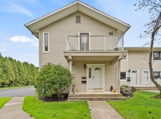 435 Eastbrooke Ln, Rochester, NY 14618