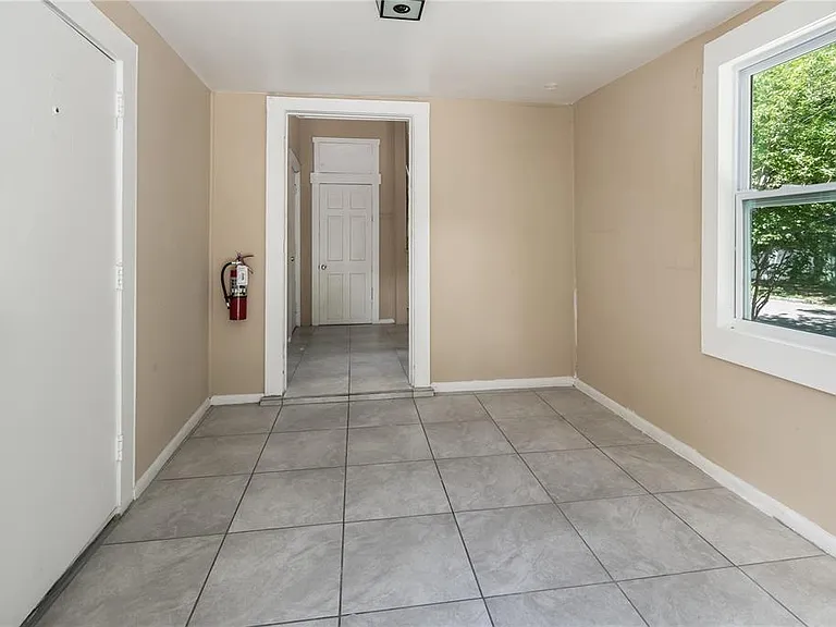 418 E Amelia Ave #A — Photo 3
