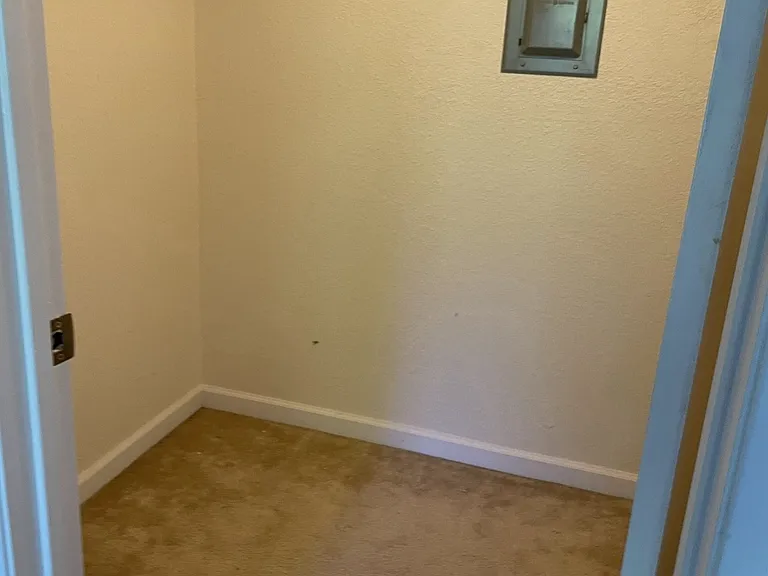 900 Cambridge Dr — Photo 8