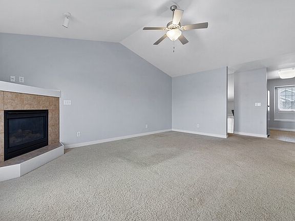4th image of 960 Twilight Dr