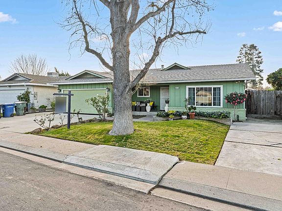 3rd image of 3913 Peacock Ln