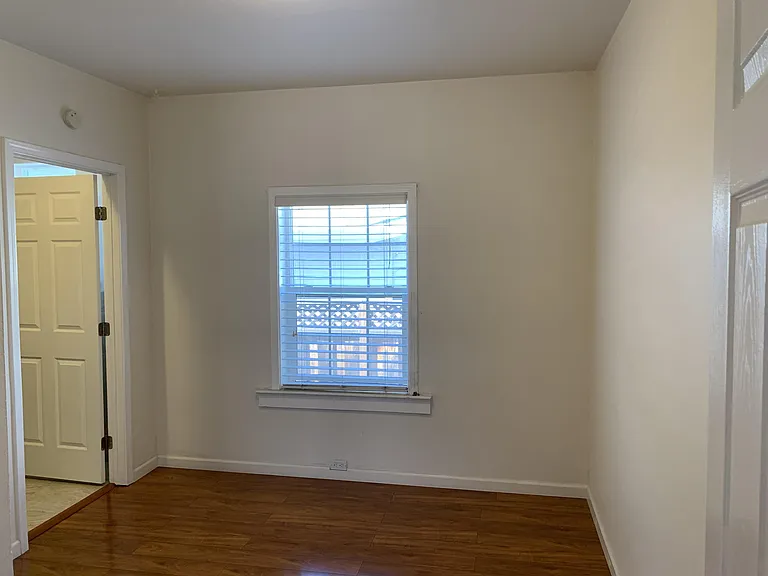 211 Waverly St — Photo 7