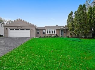 3901 Owl Dr, Rolling Meadows, IL 60008