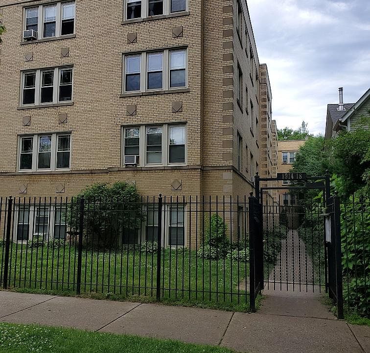1st image of 1916 W Lunt Ave #3