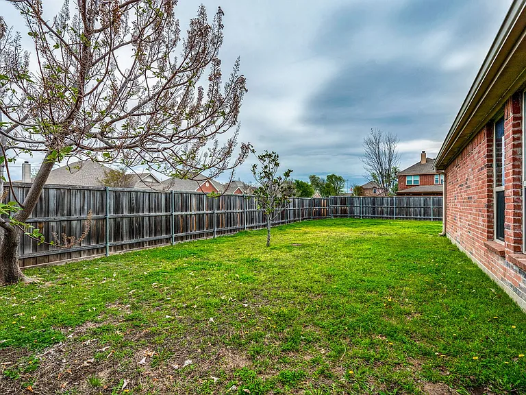1301 Red River Dr — Photo 25