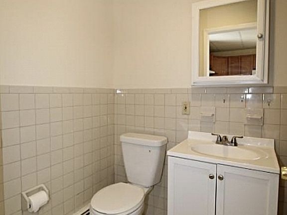4th image of 414 Broad St APT 6