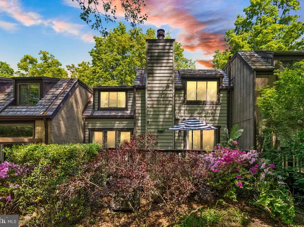 1535 Park Glen Ct, Reston, VA 20190