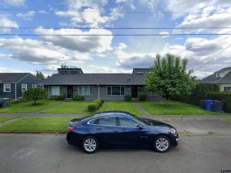 916 6th Ave SW #A — Photo 1