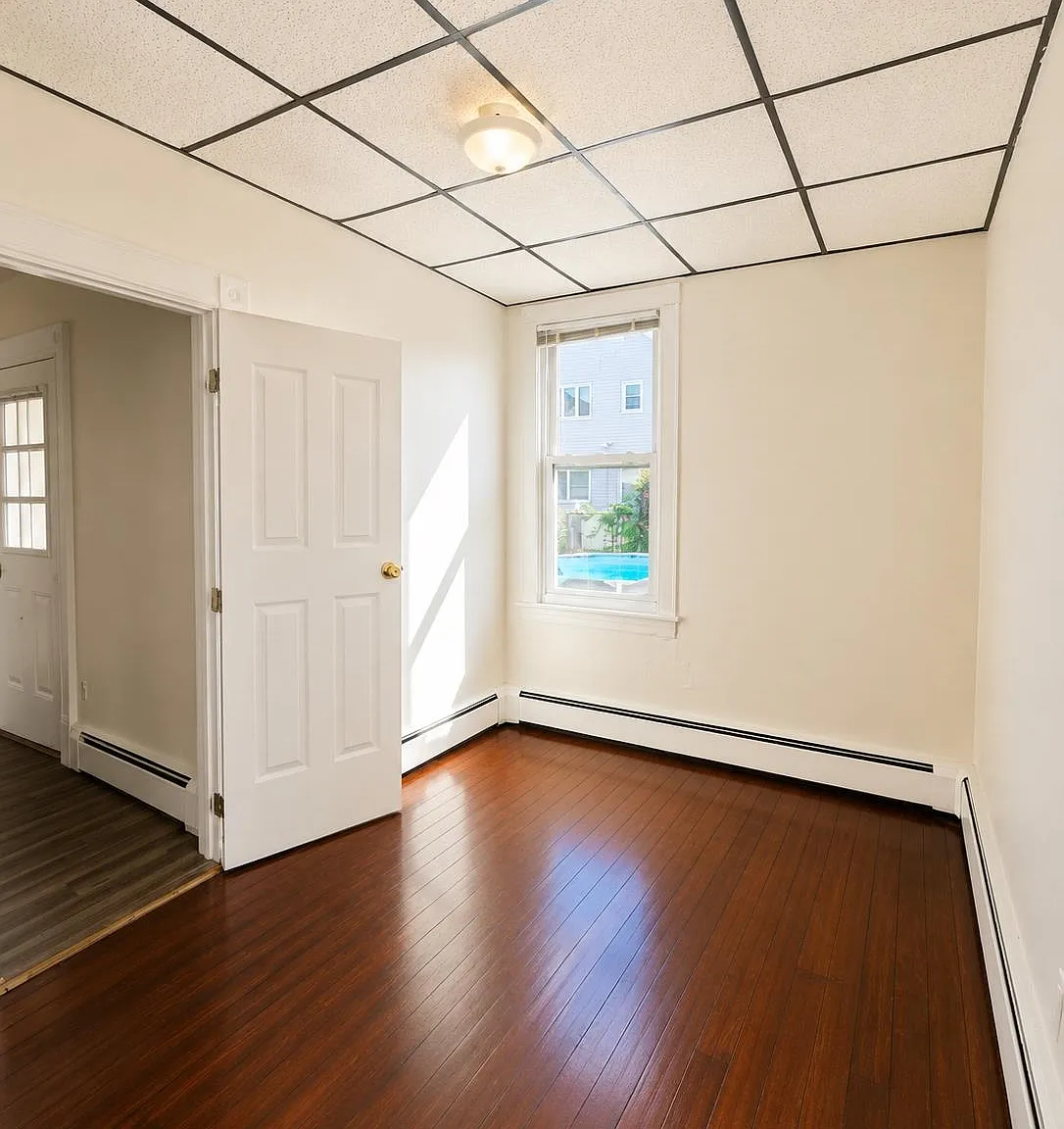 3 bed, 1.0 bath, $2,300 — Photo 3