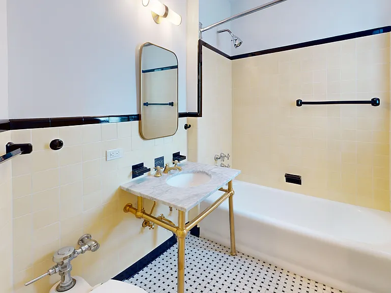 1 Christopher St #12J — Photo 10