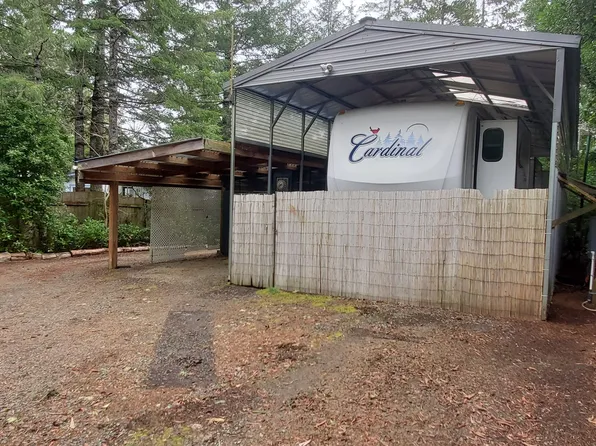 150 Outer Dr, Florence, OR 97439