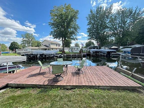 3rd image of 481 Maple Ln