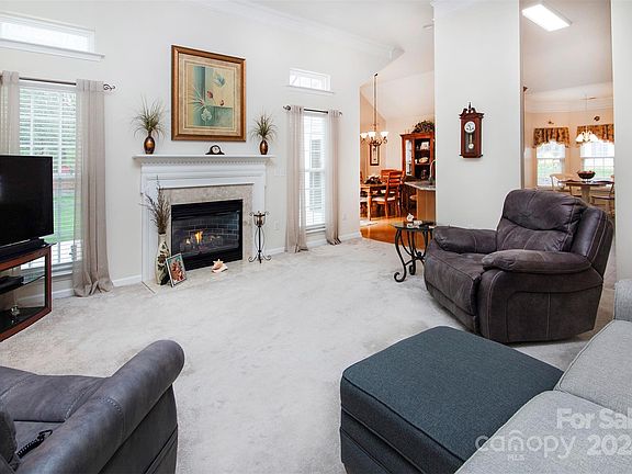 3rd image of 7165 Sedgebrook Dr W