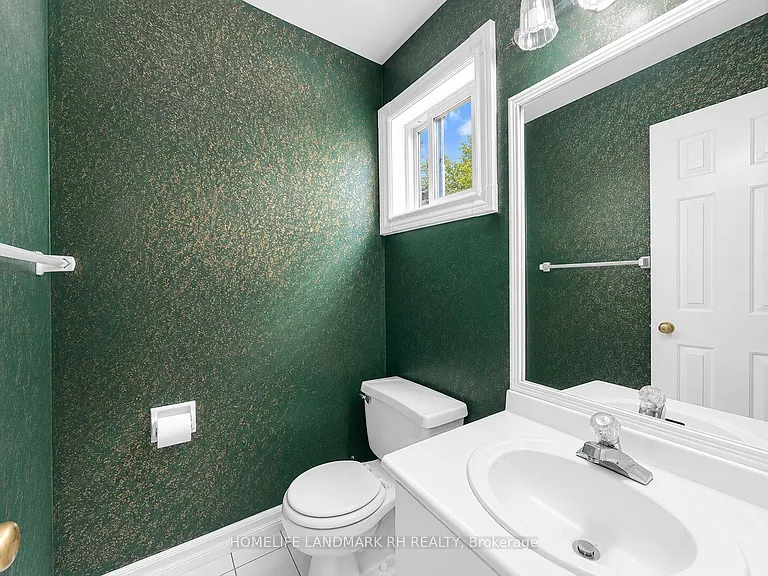 101 Pentland Cres — Photo 9