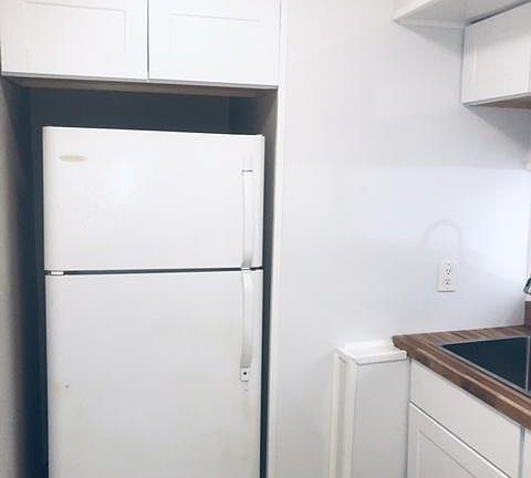 5th image of 402 Marshall Ct NW Unit 01