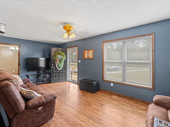 4th image of 1675 Rainwater Ln