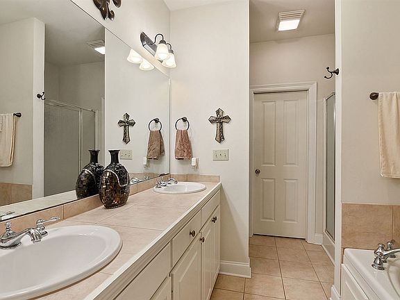 5th image of 379 River Mill Dr