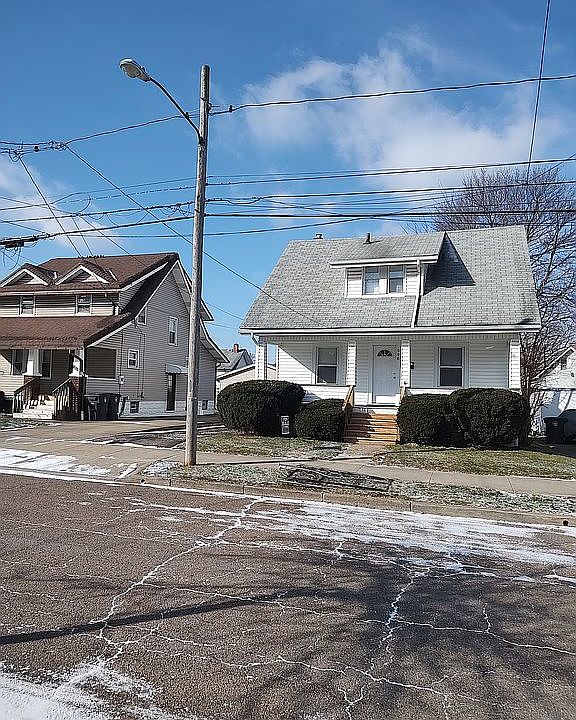 1st image of 996 Allendale Ave