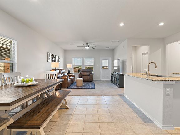 4th image of 157 Greengate Dr